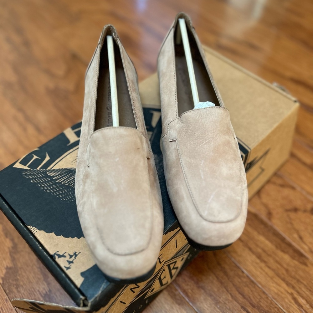 NIB Eddie Bauer women’s suade shoes size 7.5 W
Color is called Sand